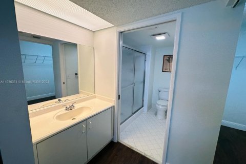 Condominio en venta en Pembroke Pines, Florida, 2 dormitorios, 112.13 m2 № 1000579 - foto 9