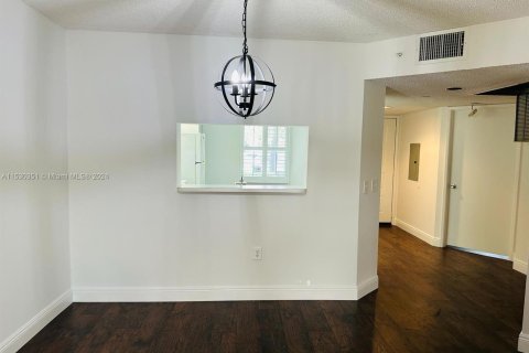 Condominio en venta en Pembroke Pines, Florida, 2 dormitorios, 112.13 m2 № 1000579 - foto 3