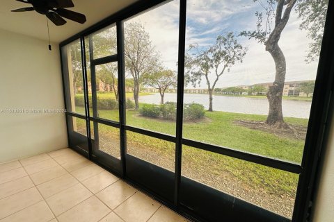 Condominio en venta en Pembroke Pines, Florida, 2 dormitorios, 112.13 m2 № 1000579 - foto 14
