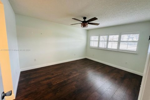 Condominio en venta en Pembroke Pines, Florida, 2 dormitorios, 112.13 m2 № 1000579 - foto 7