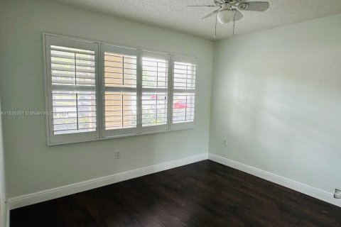 Condominio en venta en Pembroke Pines, Florida, 2 dormitorios, 112.13 m2 № 1000579 - foto 11