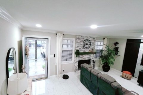 Adosado en venta en Tampa, Florida, 2 dormitorios, 125.51 m2 № 1387255 - foto 10