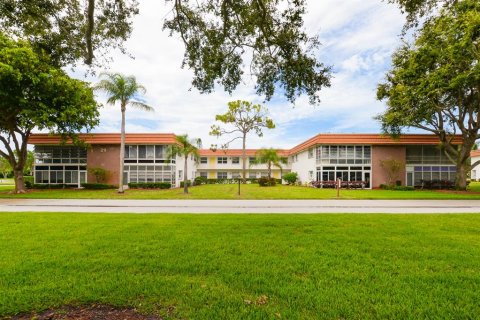 Condo in Stuart, Florida, 2 bedrooms  № 579683 - photo 12