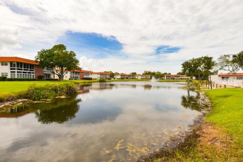 Condo in Stuart, Florida, 2 bedrooms  № 579683 - photo 1