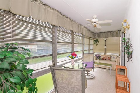 Condo in Stuart, Florida, 2 bedrooms  № 579683 - photo 16