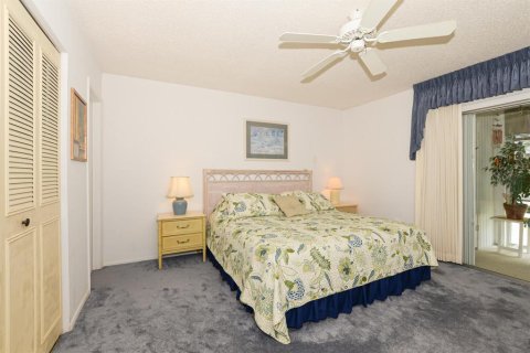 Condo in Stuart, Florida, 2 bedrooms  № 579683 - photo 24