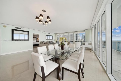 Copropriété à vendre à Hallandale Beach, Floride: 3 chambres, 191.84 m2 № 1177489 - photo 4