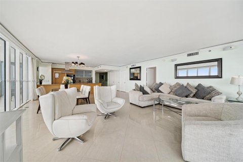 Condo in Hallandale Beach, Florida, 3 bedrooms  № 1177489 - photo 6