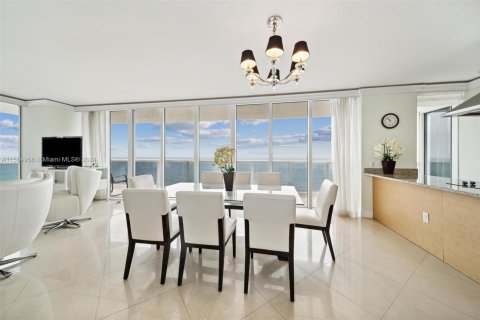 Condo in Hallandale Beach, Florida, 3 bedrooms  № 1177489 - photo 3