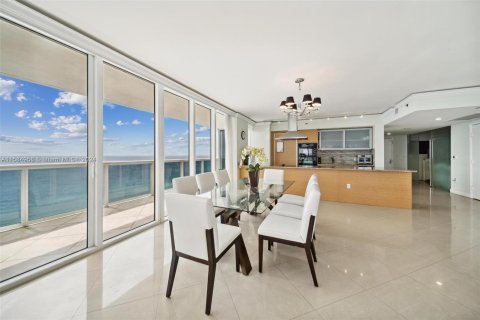 Condominio en venta en Hallandale Beach, Florida, 3 dormitorios, 191.84 m2 № 1177489 - foto 10