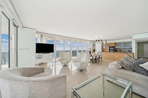 Copropriété à vendre à Hallandale Beach, Floride: 3 chambres, 191.84 m2 № 1177489 - photo 7