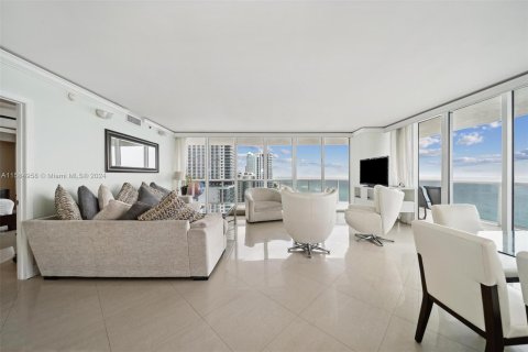 Copropriété à vendre à Hallandale Beach, Floride: 3 chambres, 191.84 m2 № 1177489 - photo 2