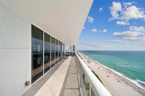 Copropriété à vendre à Hallandale Beach, Floride: 3 chambres, 191.84 m2 № 1177489 - photo 12