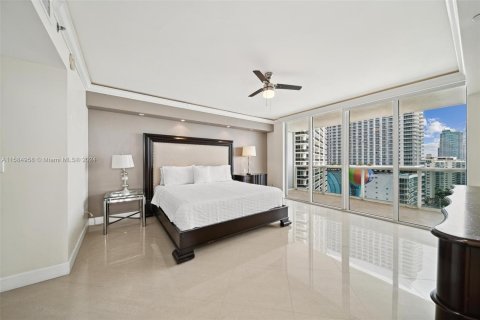 Condominio en venta en Hallandale Beach, Florida, 3 dormitorios, 191.84 m2 № 1177489 - foto 22