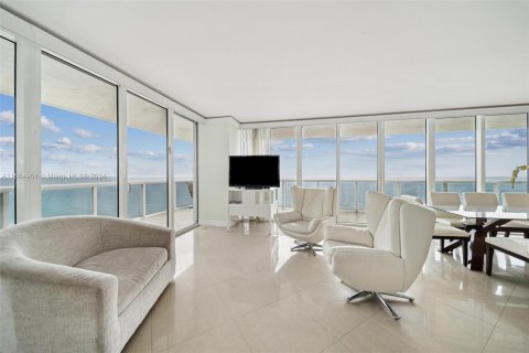 Condo in Hallandale Beach, Florida, 3 bedrooms  № 1177489 - photo 5