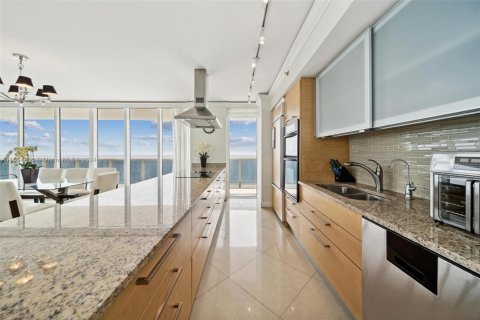 Copropriété à vendre à Hallandale Beach, Floride: 3 chambres, 191.84 m2 № 1177489 - photo 19