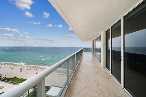 Copropriété à vendre à Hallandale Beach, Floride: 3 chambres, 191.84 m2 № 1177489 - photo 17