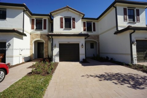 Townhouse in Hialeah, Florida 3 bedrooms, 127.83 sq.m. № 1309964 - photo 1