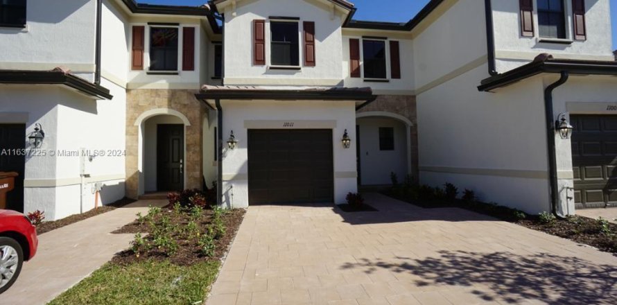 Townhouse in Hialeah, Florida 3 bedrooms, 127.83 sq.m. № 1309964