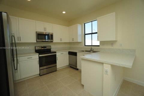 Townhouse in Hialeah, Florida 3 bedrooms, 127.83 sq.m. № 1309964 - photo 4