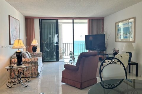 Condominio en venta en Hollywood, Florida, 2 dormitorios, 99.41 m2 № 318757 - foto 12