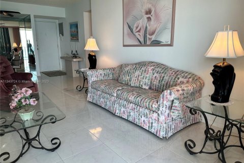 Condominio en venta en Hollywood, Florida, 2 dormitorios, 99.41 m2 № 318757 - foto 10