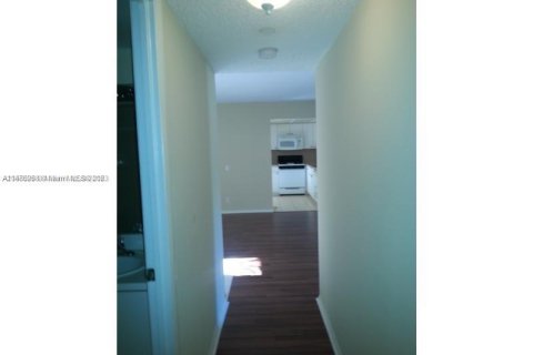 Copropriété à vendre à Hialeah, Floride: 2 chambres, 135.45 m2 № 741414 - photo 3