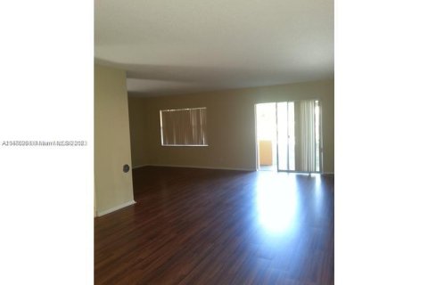 Copropriété à vendre à Hialeah, Floride: 2 chambres, 135.45 m2 № 741414 - photo 4