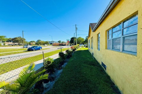 Casa en venta en Deerfield Beach, Florida, 4 dormitorios, 148.27 m2 № 978318 - foto 22