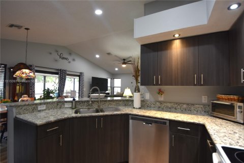 Casa en venta en Coconut Creek, Florida, 3 dormitorios, 133.78 m2 № 953883 - foto 17