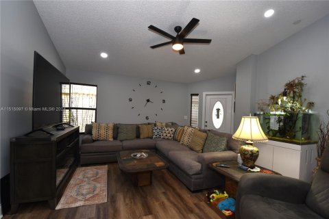 Casa en venta en Coconut Creek, Florida, 3 dormitorios, 133.78 m2 № 953883 - foto 8