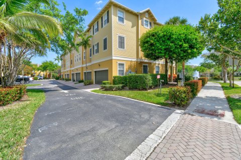 Townhouse in Jupiter, Florida 2 bedrooms, 143.26 sq.m. № 1077873 - photo 9