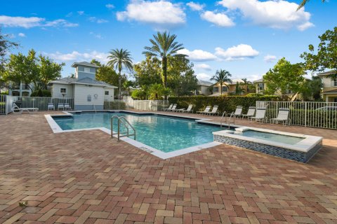 Townhouse in Jupiter, Florida 2 bedrooms, 143.26 sq.m. № 1077873 - photo 3