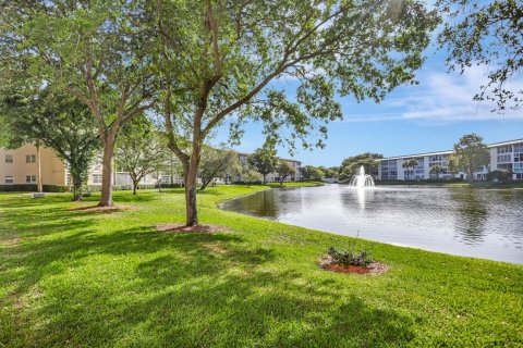 Copropriété à vendre à Coconut Creek, Floride: 2 chambres, 107.49 m2 № 1009579 - photo 1