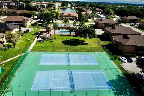 Condo in Sunrise, Florida, 2 bedrooms  № 1188526 - photo 19