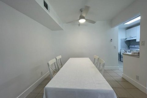 Condo in Sunrise, Florida, 2 bedrooms  № 1188526 - photo 4