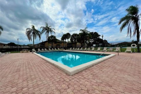 Copropriété à vendre à Sunrise, Floride: 2 chambres, 70.61 m2 № 1188526 - photo 1