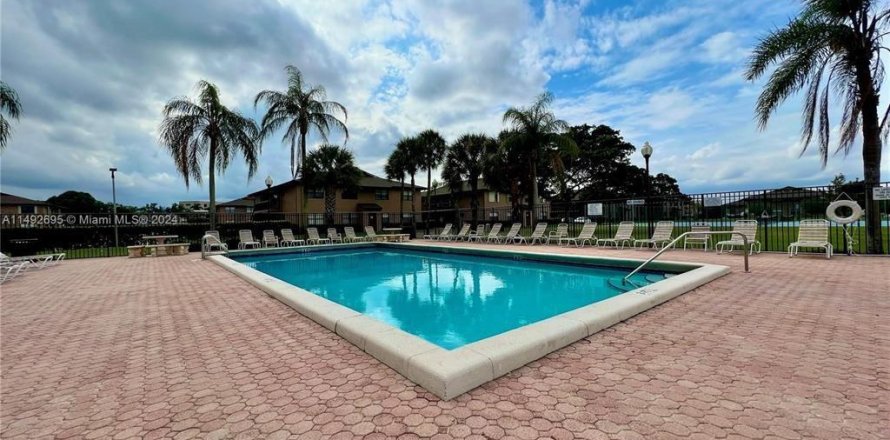 Condo in Sunrise, Florida, 2 bedrooms  № 1188526