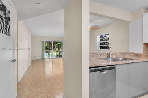 Condominio en venta en Coral Springs, Florida, 2 dormitorios, 91.97 m2 № 1329655 - foto 4