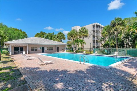 Condominio en venta en Coral Springs, Florida, 2 dormitorios, 91.97 m2 № 1329655 - foto 17