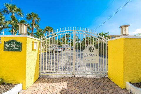 Villa ou maison à vendre à Pompano Beach, Floride: 4 chambres, 357.95 m2 № 724741 - photo 21