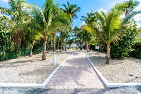 Villa ou maison à vendre à Pompano Beach, Floride: 4 chambres, 357.95 m2 № 724741 - photo 19