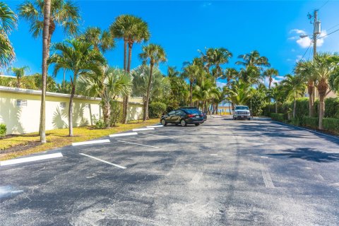Villa ou maison à vendre à Pompano Beach, Floride: 4 chambres, 357.95 m2 № 724741 - photo 18