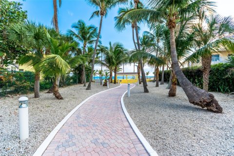 Villa ou maison à vendre à Pompano Beach, Floride: 4 chambres, 357.95 m2 № 724741 - photo 17