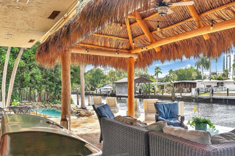 Villa ou maison à vendre à Pompano Beach, Floride: 4 chambres, 357.95 m2 № 724741 - photo 24