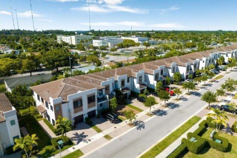 Touwnhouse à vendre à Miami, Floride: 3 chambres, 128.02 m2 № 1139146 - photo 11