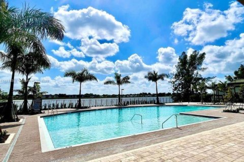 Touwnhouse à vendre à Miami, Floride: 3 chambres, 128.02 m2 № 1139146 - photo 7