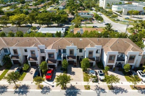 Adosado en venta en Miami, Florida, 3 dormitorios, 128.02 m2 № 1139146 - foto 12