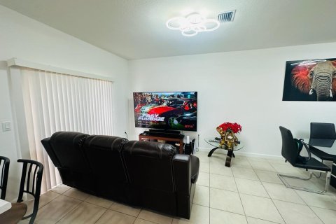 Townhouse in Miami, Florida 3 bedrooms, 128.02 sq.m. № 1139146 - photo 19