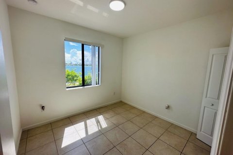 Townhouse in Miami, Florida 3 bedrooms, 128.02 sq.m. № 1139146 - photo 27